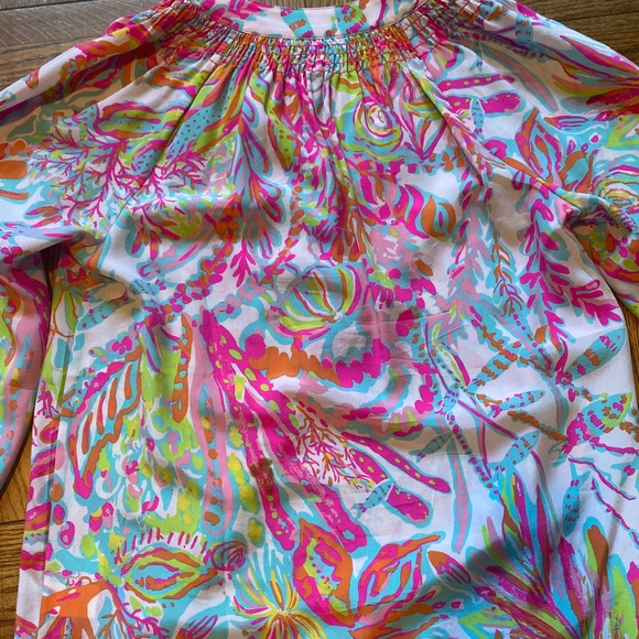 Beautiful Lily blouse size Medium! Selling as is! - Picture 5 of 6